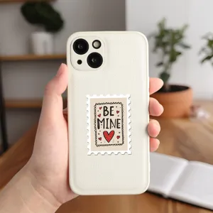 Leren telefoonhoesje met liefdespostzegelprint en schattig hartdesign, zacht en beschermend.