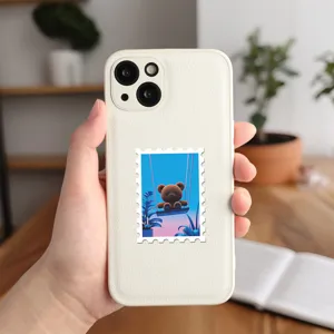 Funda de teléfono de cuero blanco con bonito adhesivo de sello de oso de peluche decoración