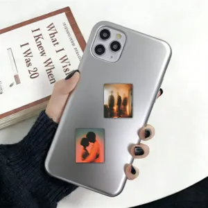 Adesivi con ritratti sfumati e design a silhouette, ideali per cover di cellulari e diari.
