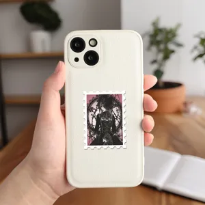 Cover telefono adesivo francobollo anime gotico, custodia protettiva estetica rosso e nero.