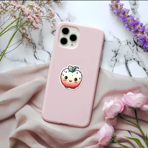 Détail de coque de téléphone rose avec joli autocollant de pomme kawaii sur fond floral.