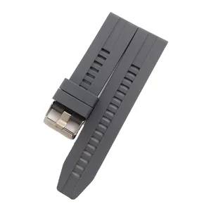 Detalle de correa de reloj de silicona gris, banda transpirable de 22mm con hebilla.