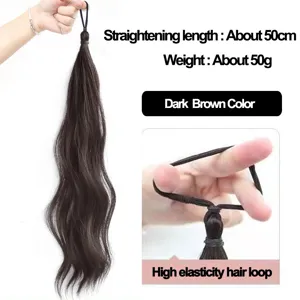 Detail van de donkerbruine haarverlenging, toont 50 cm lengte en elastische lus voor eenvoudig gebruik.