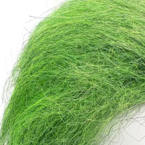 Détail de fibre de perruque verte, idéal pour costume d'Halloween, cosplay et fête de monstre.
