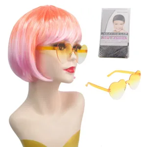Perruque bob dégradée colorée avec des lunettes de soleil en cœur et filet à cheveux pour fête.