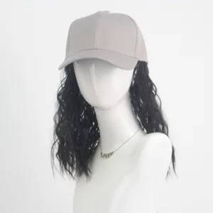 Casquette de baseball avec cheveux longs et ondulés, perruque une pièce pour le quotidien.