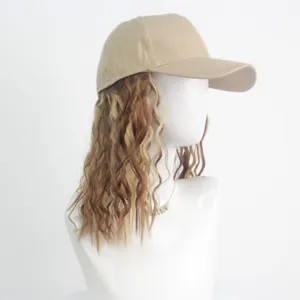 Casquette de baseball avec cheveux synthétiques bouclés longs, chapeau beige, mode.