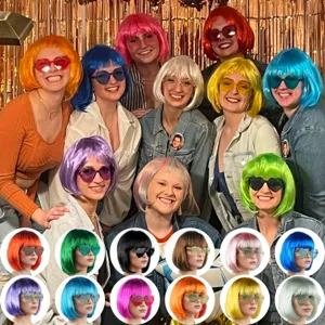 Kleurrijke korte bob pruik met pony steil haar feestje kostuum verkleed haar accessoire
