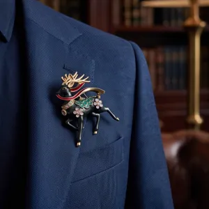 Vintage elafi brooche me strass kai smalto gia gynaikeia roucha modato xrisimo axeouar omorfo.