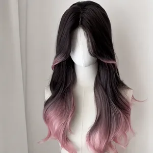 Lunga parrucca riccia rosa ombre con riga in mezzo, stile naturale per uso quotidiano.