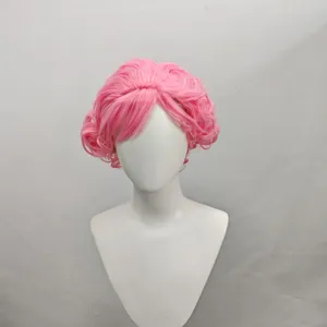 Vista detallada de la peluca de cosplay rizada corta rosa esponjosa con textura fina.