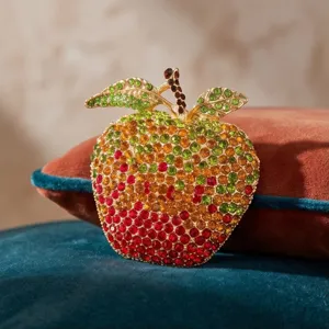 Exquisite gradient rhinestone apple brooch, elegant fashion fruit pin jewelry for women.
