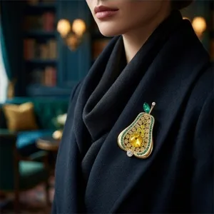 Broche de pera con pedreria de oro vintage para mujer elegante alfiler de fruta joyeria principal