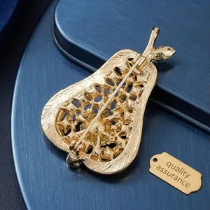 Broche vintage dorado en forma de pera vista trasera con cierre de filigrana fina.