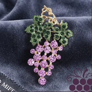 Vintage grape brooch crystal rhinestone pin elegant women fashion luxury jewelry accessory