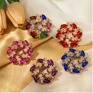 Vintage bunte Kristall Kranz Brosche Legierung Blumen Nadel Damen Mode Kleidung Zubehör