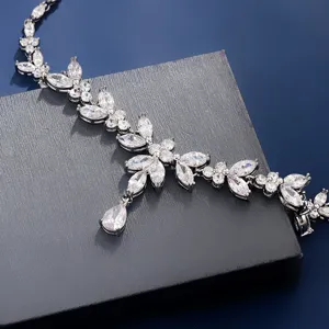 Elegante collana da sposa in zircone cubico, gioielli da matrimonio scintillanti con foglie.