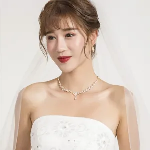 Set di gioielli da sposa con collana e orecchini in zircone, elegante design a foglia.