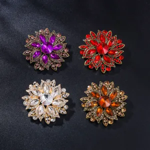 Kristall Blume Legierung Brosche Set, glitzernde Strass Nadel, elegante Damen Kleidung Zubehör.
