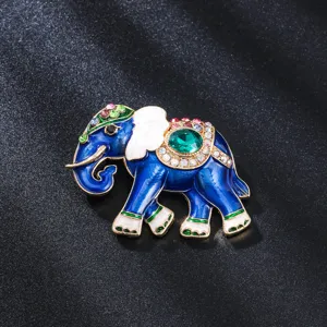 Detailopname van een vintage blauwe olifant broche, luxe strass kristal reversspeld.