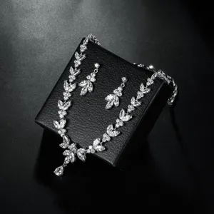 Set di gioielli da sposa con collana e orecchini in zirconi lucidi color argento fine