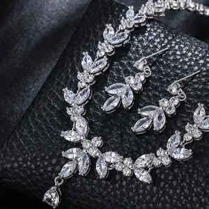 Set di collana e orecchini da sposa in zircone cubico brillante per matrimoni ed eventi.