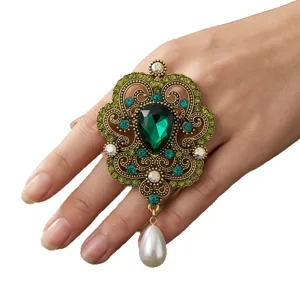 Broche vintage barroco cristal verde elegante estilo corte oro filigrana perla joya