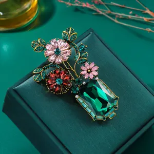 Elegant vintage crystal flower vase brooch for women, sparkling rhinestone fashion apparel pin.