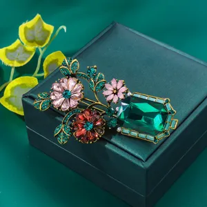 Vintage crystal flower brooch elegant rhinestone lapel pin women fashion jewelry accessory
