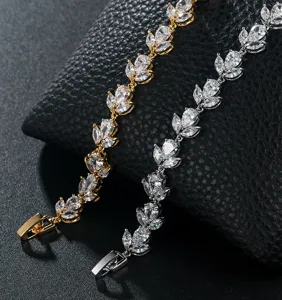 Elegantes Zirkonia Tennis Armband für Damen Hochzeit Braut Schmuck glänzendes Design.