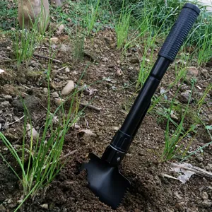Vue detaillee de la pelle pliante de camping, outil portable multifonction jardin.