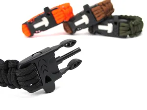 Survival Fallschirmschnur Armband Detailansicht mit integrierter Pfeife und Feuerstahl