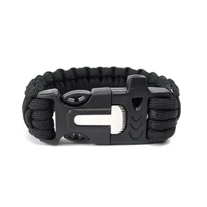 Schwarzes 7-Kern Paracord Überlebensarmband mit Notfallpfeife und Feuerstarter Outdoor.