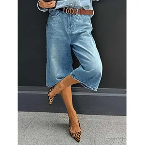 High-waisted straight-leg cropped denim capri jeans for women, casual and elegant style.