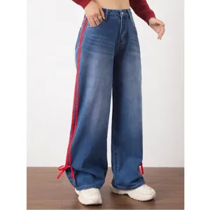 Damen Vintage blaue Jeanshosen mit roten Seitenstreifen und lässigem weitem Bein