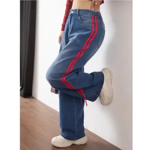 Damen Retro blaue Jeans mit auffälligem rotem Seitenstreifen lässige gerade Damenhosen