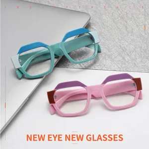 Details der stilvollen geometrischen Brille mit auffälligen bunten Rahmen für Damen.