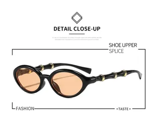 Occhiali da sole ovali retrò con eleganti stanghette in bambù e montatura nera di tendenza.
