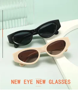 Vista detallada de gafas de sol ovaladas de moda con montura gruesa en negro y beige.