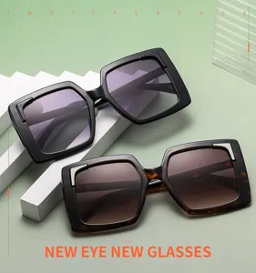 Lunettes de soleil carrées oversize pour femmes, protection UV tendance avec détail métallique.