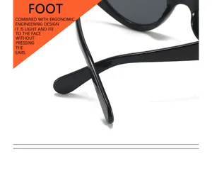 Primer plano de la patilla de gafas de sol negra con diseño ergonómico para uso diario cómodo.