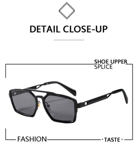 Gros plan détaillé de lunettes de soleil élégantes à monture noire et verres gris.