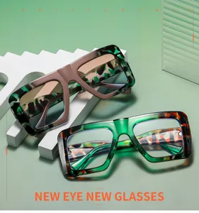 Chunky square sunglasses with trendy tortoise pattern and gradient lenses for stylish wear.