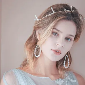 Handmade bridal gold alloy leaf hair band with elegant pearl drop earrings for wedding party