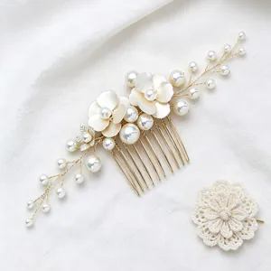 Elegante pettine per capelli da sposa con perle artificiali e design floreale dorato, accessorio