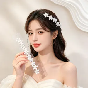 Molle per capelli fiore bianco elegante accessorio da sposa dettagli strass scintillanti forcina