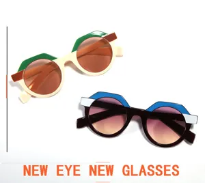 Lunettes de soleil géométriques tendance pour femmes, style streetwear color block chic.