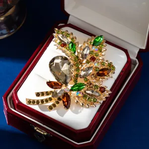 Elegant crystal floral brooch pin pendant luxury rhinestone plant jewelry gift for women.