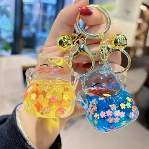 Cute liquid quicksand lucky cat keychain, floating glitter charm for bags and car keys.