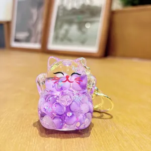 Süßer Acryl Glückskatze Schlüsselanhänger mit lila Perlen für kreative Taschen und Geschenke.